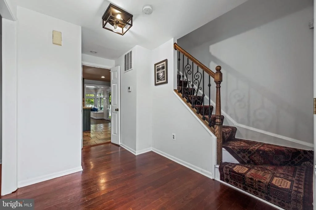 Photo of 6 STARLIGHT COURT