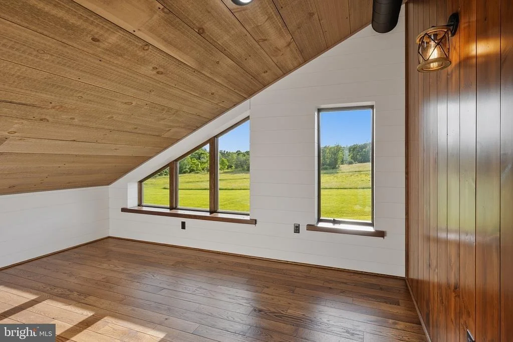 Photo of 415 NAZELROD ROAD
