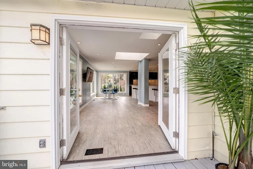Photo of 6202 NETHERCOMBE COURT