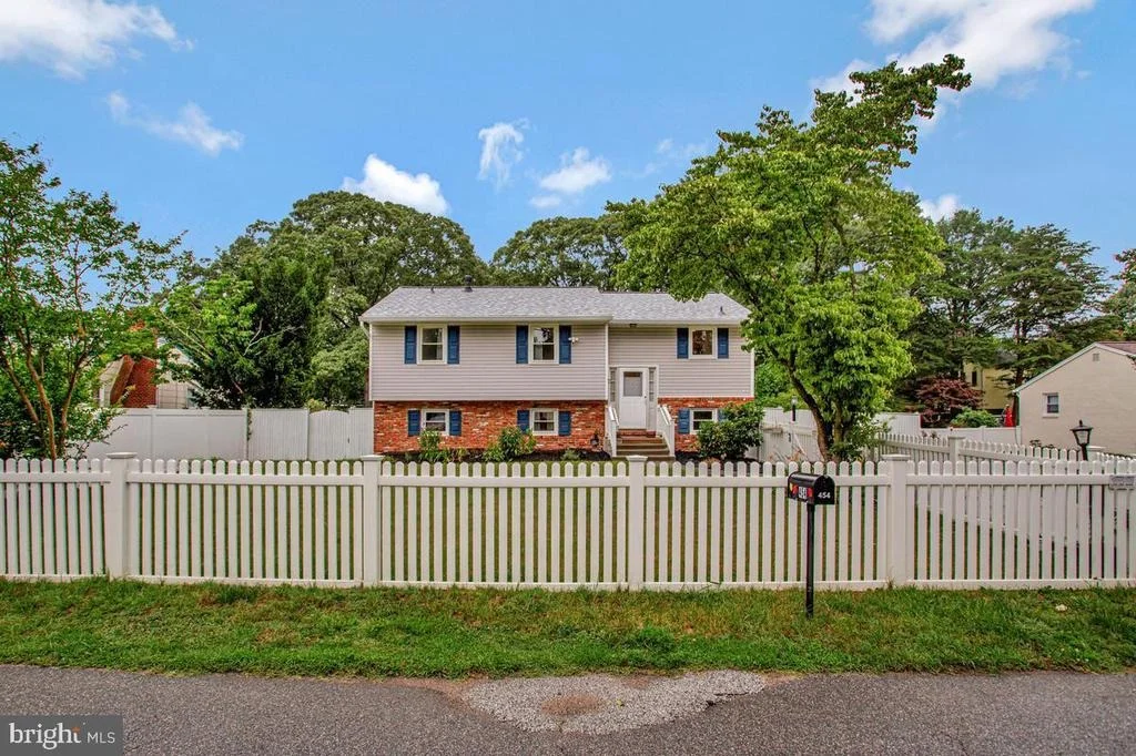 Photo of 454 MANOR ROAD