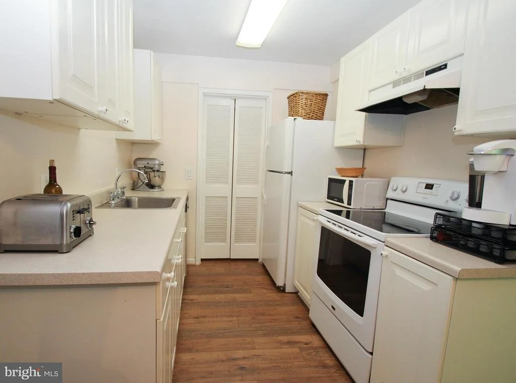 Photo of Unit 1B at 11658 STONEVIEW SQUARE