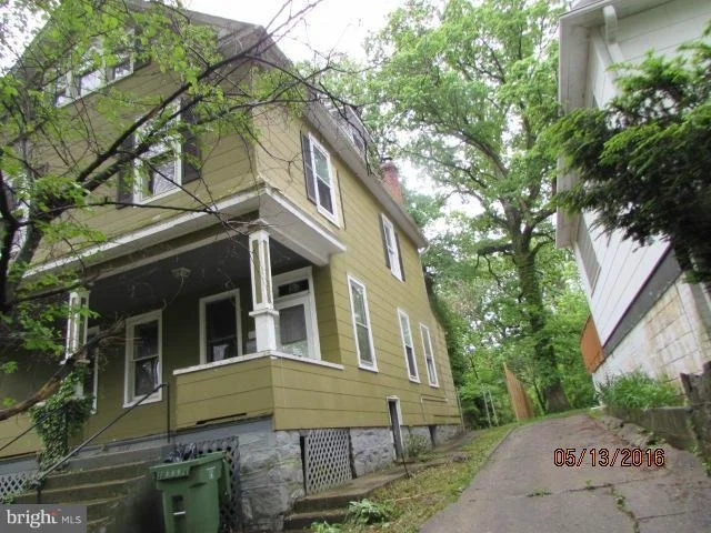 Photo of 2811 OVERLAND AVENUE