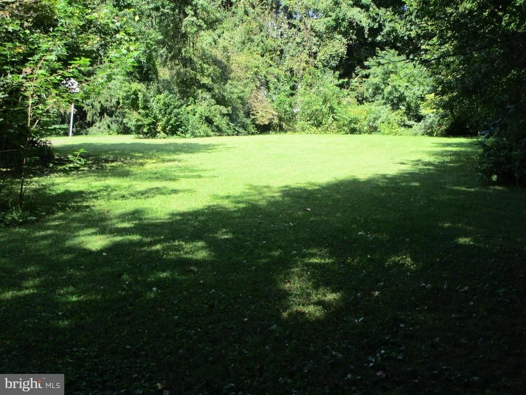 Photo of 40 W FAIRWAY CIRCLE