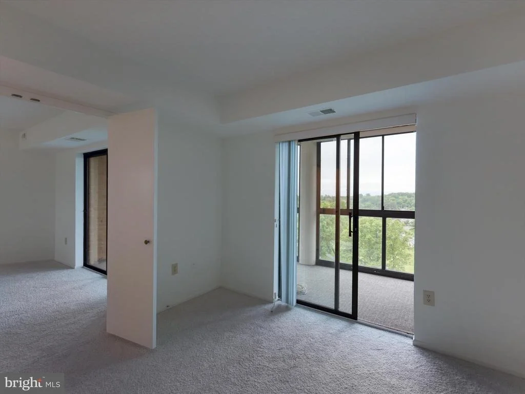 Photo of Unit 31012 at 15115 INTERLACHEN DRIVE