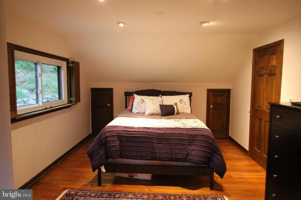 Photo of 9919 MACARTHUR BOULEVARD