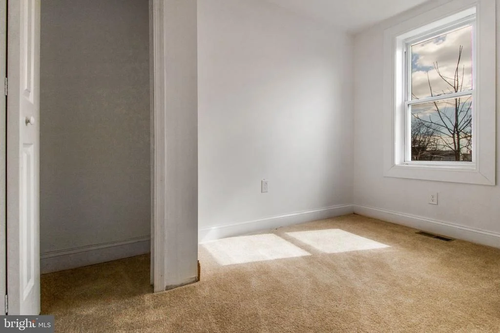 Photo of 5327 HAMLIN AVENUE