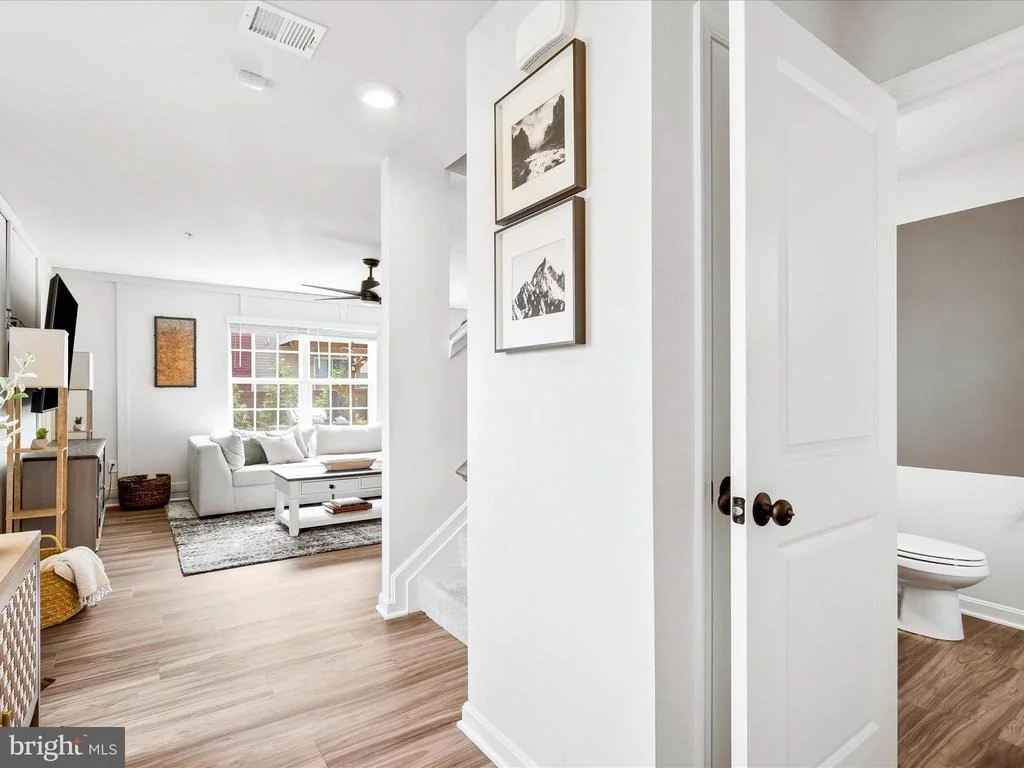 Photo of 2051 POMONA WAY