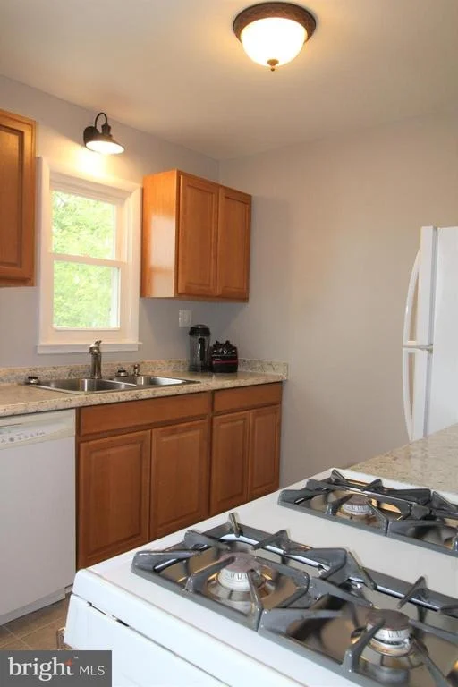 Photo of 10311 LOMOND DRIVE