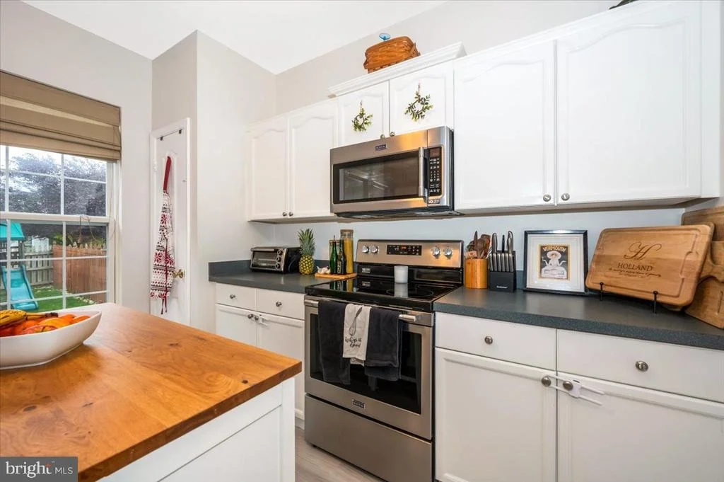 Photo of 9548 KINGSTON PLACE