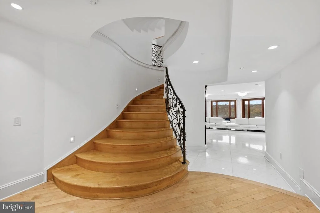 Photo of 612 RIVERCREST DRIVE