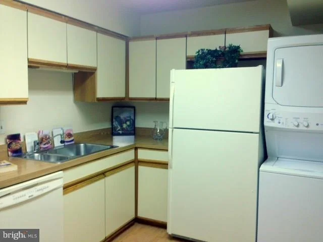 Photo of Unit 4822 at 15100 INTERLACHEN DRIVE