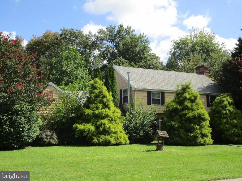 Photo of 40 W FAIRWAY CIRCLE