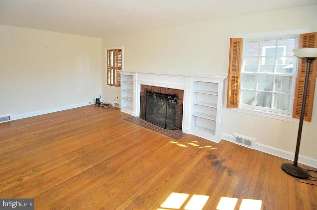 Photo of 2105 LINDEN LANE
