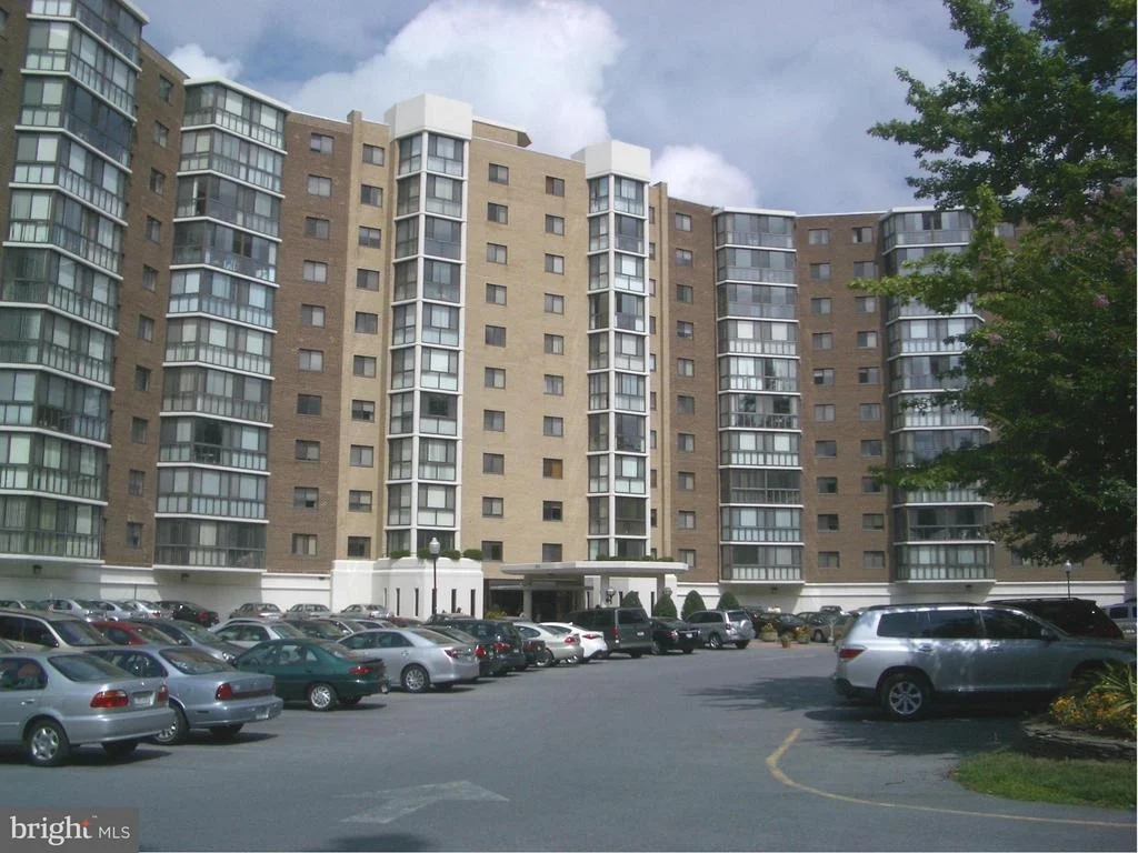 Photo of Unit 3523 at 15115 INTERLACHEN DRIVE