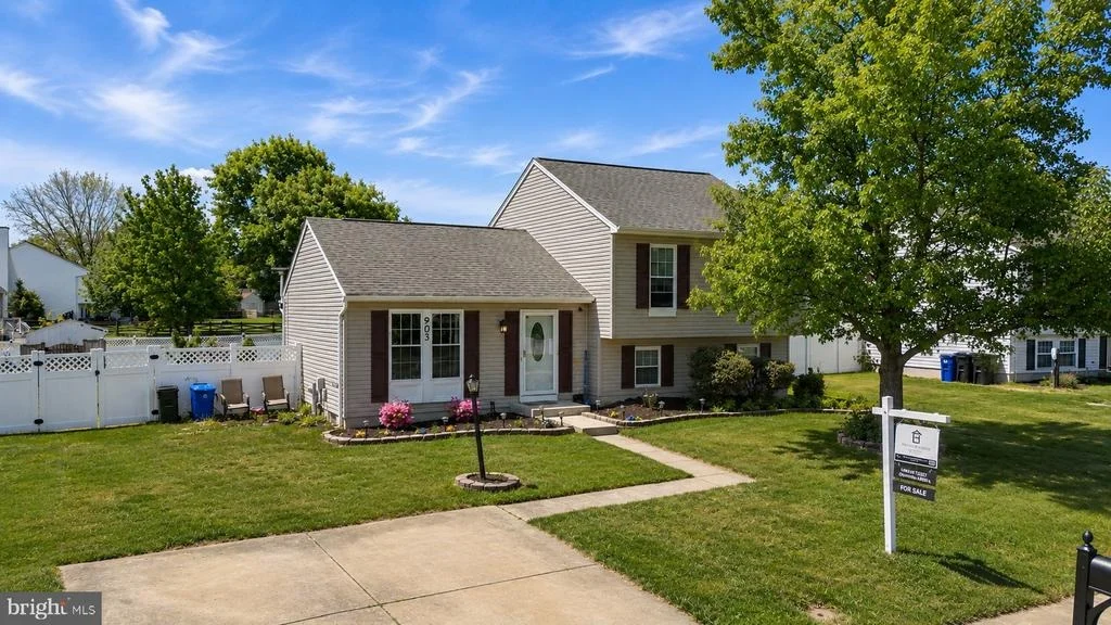 Photo of 903 HARVEY LANE