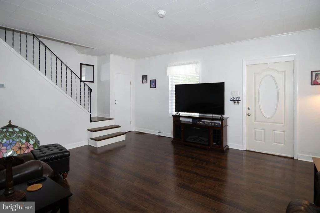 Photo of 131 OAKCREST AVENUE