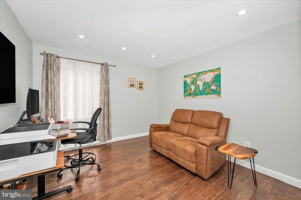 Photo of 10101 LLOYD ROAD