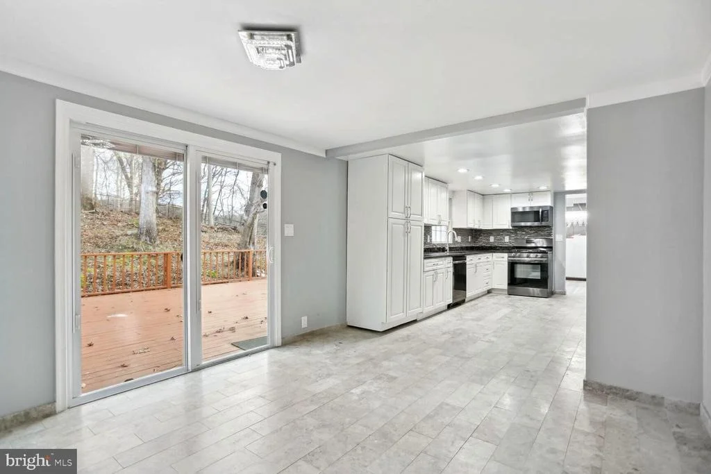 Photo of 7510 LENHAM DRIVE