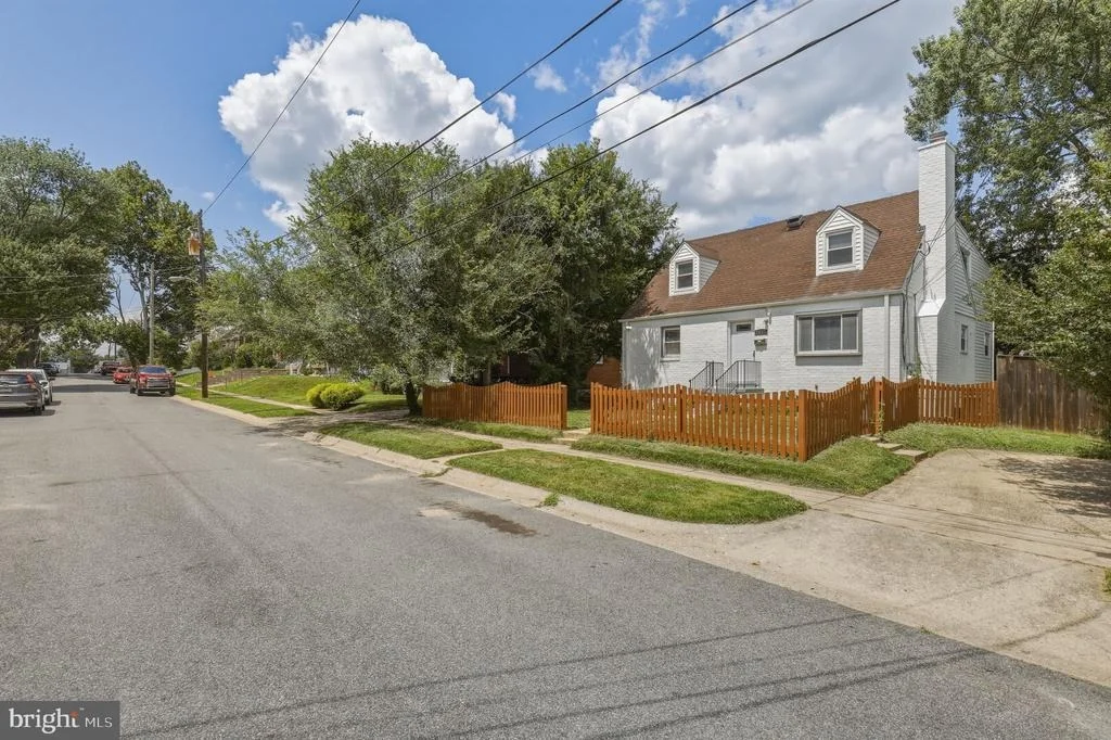 Photo of 1511 CREST ROAD