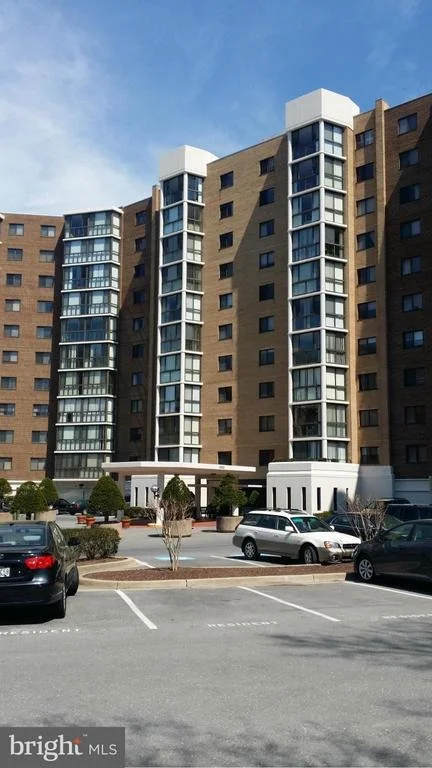 Photo of Unit 4322 at 15100 INTERLACHEN DRIVE