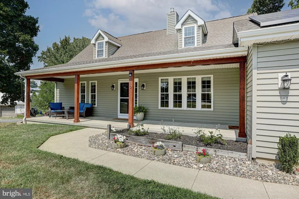 Photo of 119 N MEADOW DRIVE