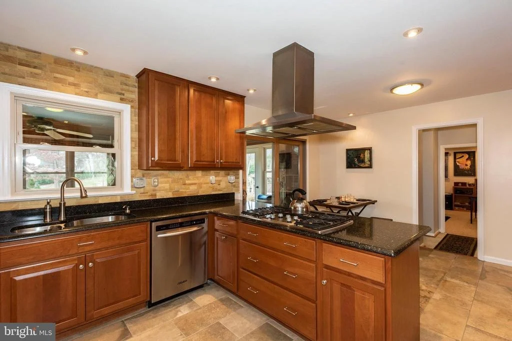 Photo of 24930 DUNNAVANT DRIVE