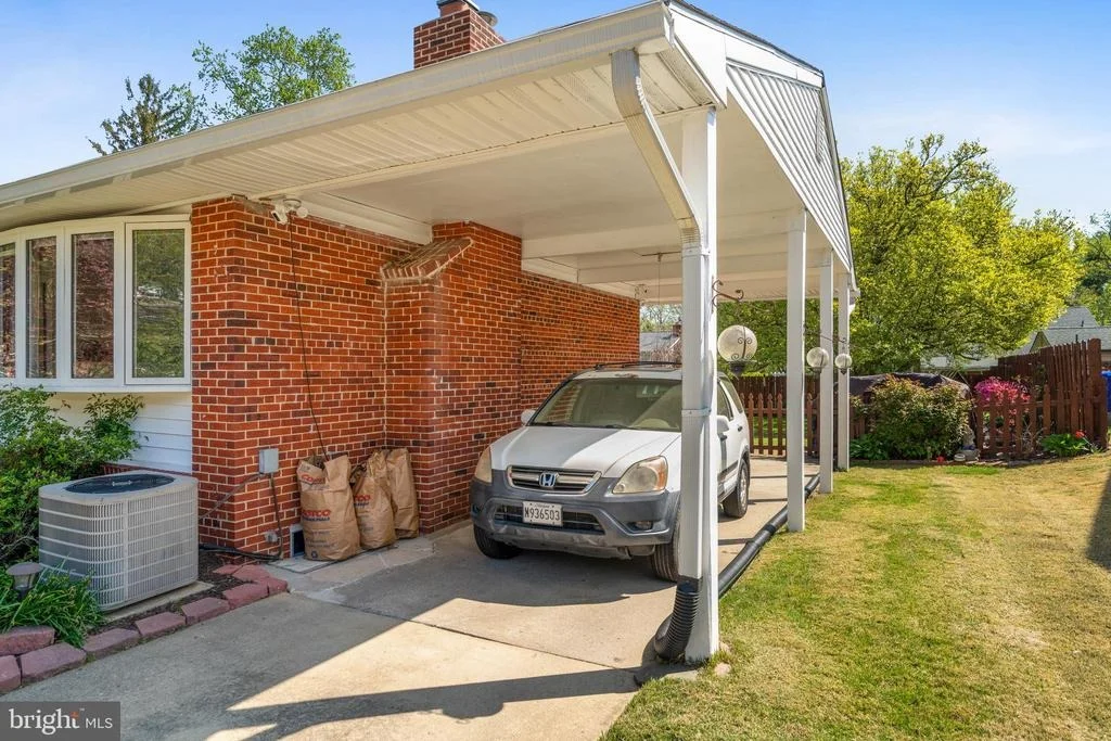 Photo of 1509 VIVIAN PLACE
