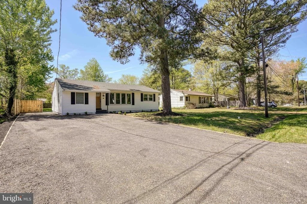 Photo of 10 BAY VIEW AVENUE