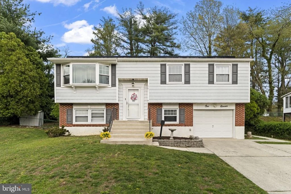 Photo of 111 E HEMMINGS WAY