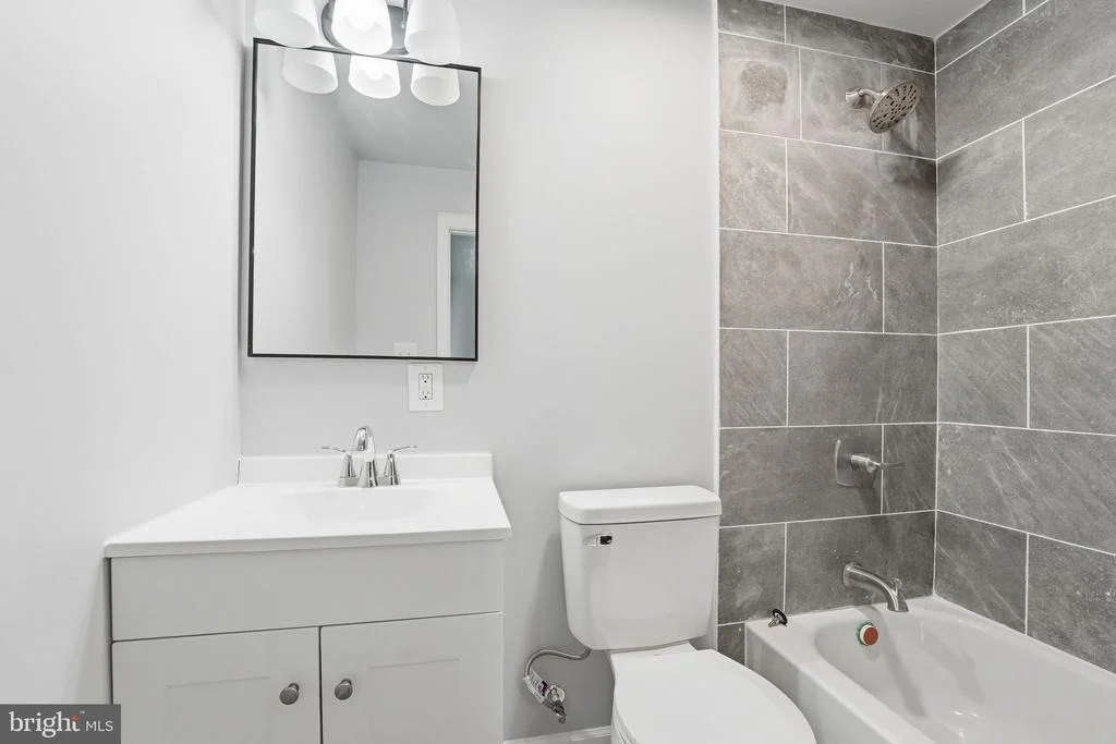 Photo of 984 OAK PARK