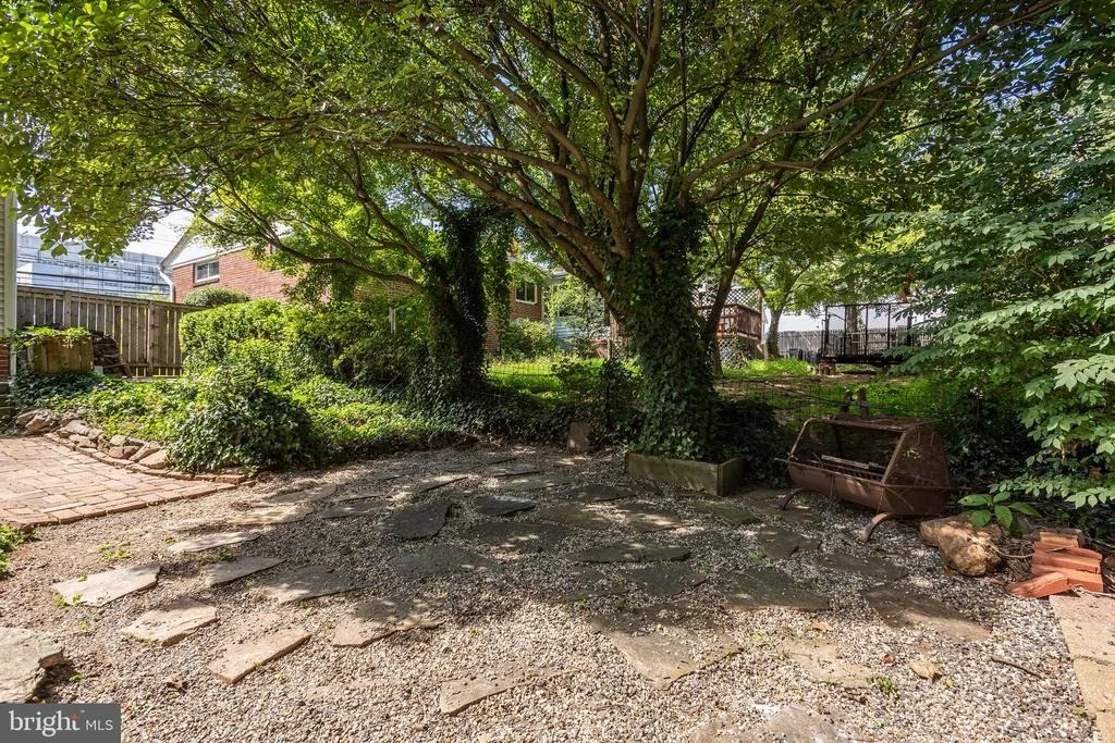 Photo of 1517 FOREST GLEN ROAD