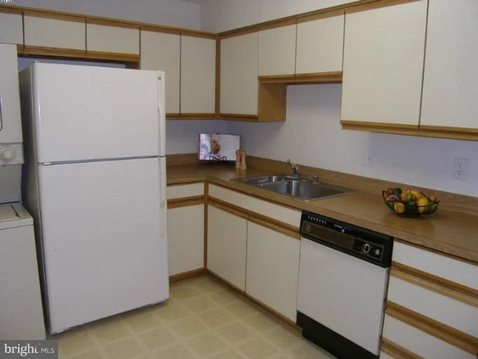 Photo of Unit 4501 at 15100 INTERLACHEN DRIVE
