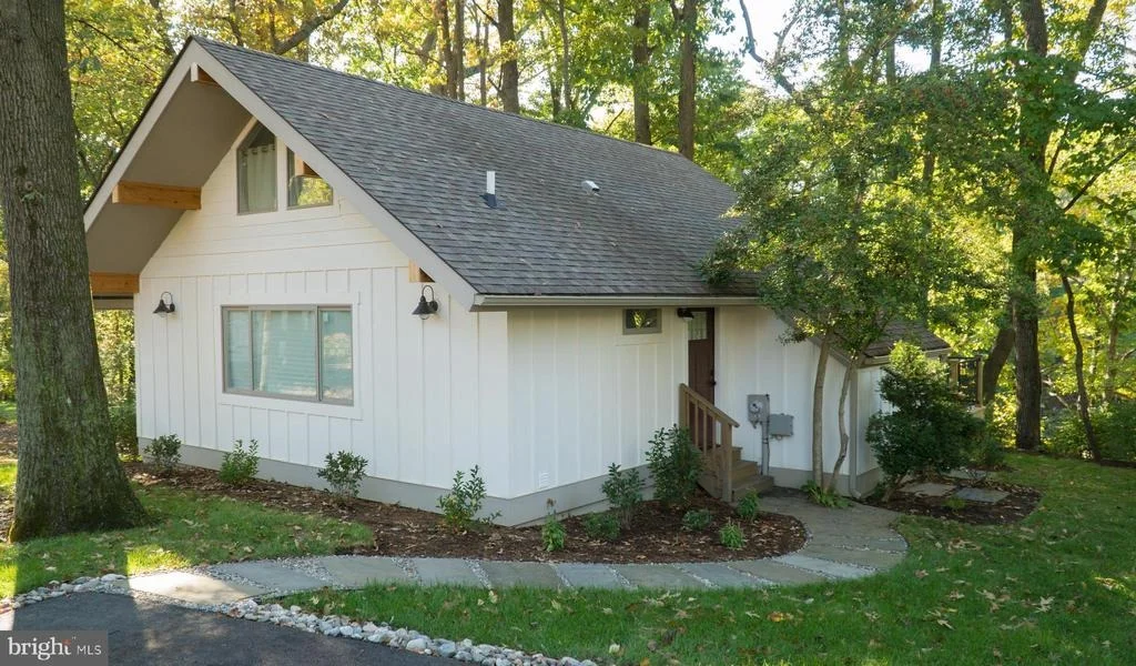 Photo of 329 DEWEY DRIVE