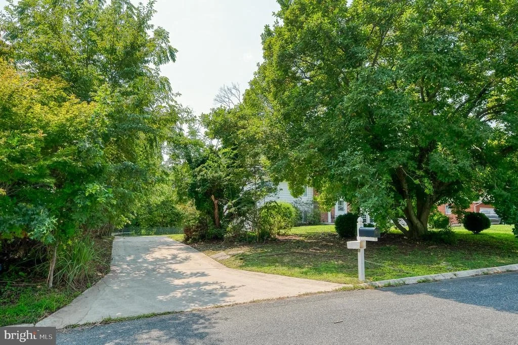 Photo of 1306 GRANDVIEW COURT