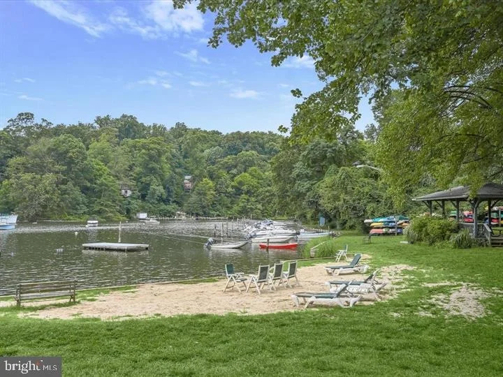 Photo of 1446 RIDGEWAY