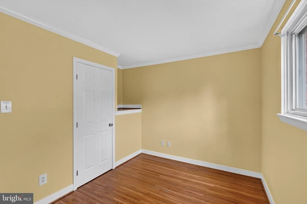 Photo of 5624 QUEENSBERRY AVENUE