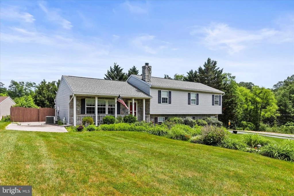Photo of 17 ECKER AVENUE