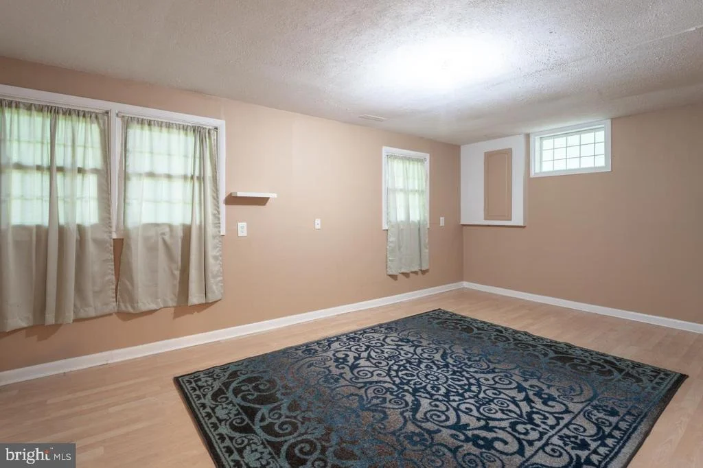 Photo of 2125 OAK ROAD