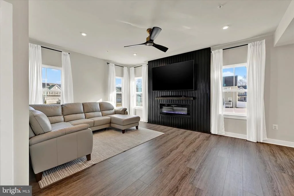 Photo of 839 LENI WAY