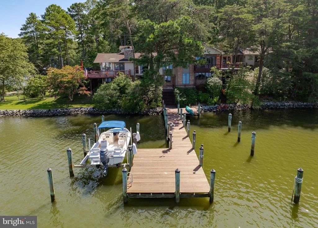 Photo of 222 HARBOR DRIVE