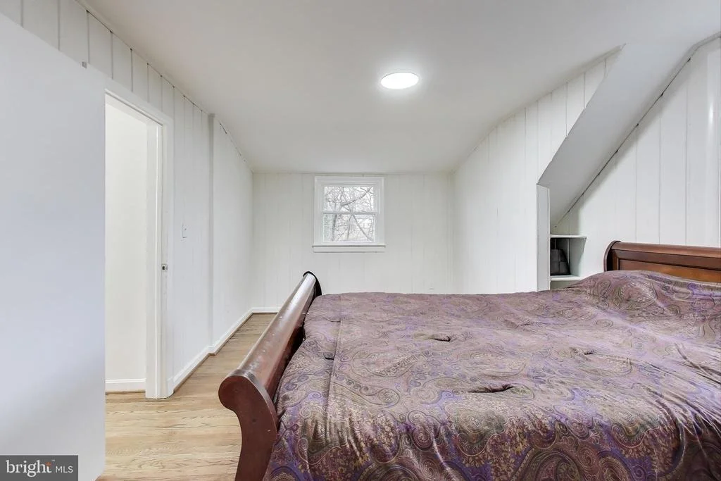 Photo of 11209 MIDVALE ROAD