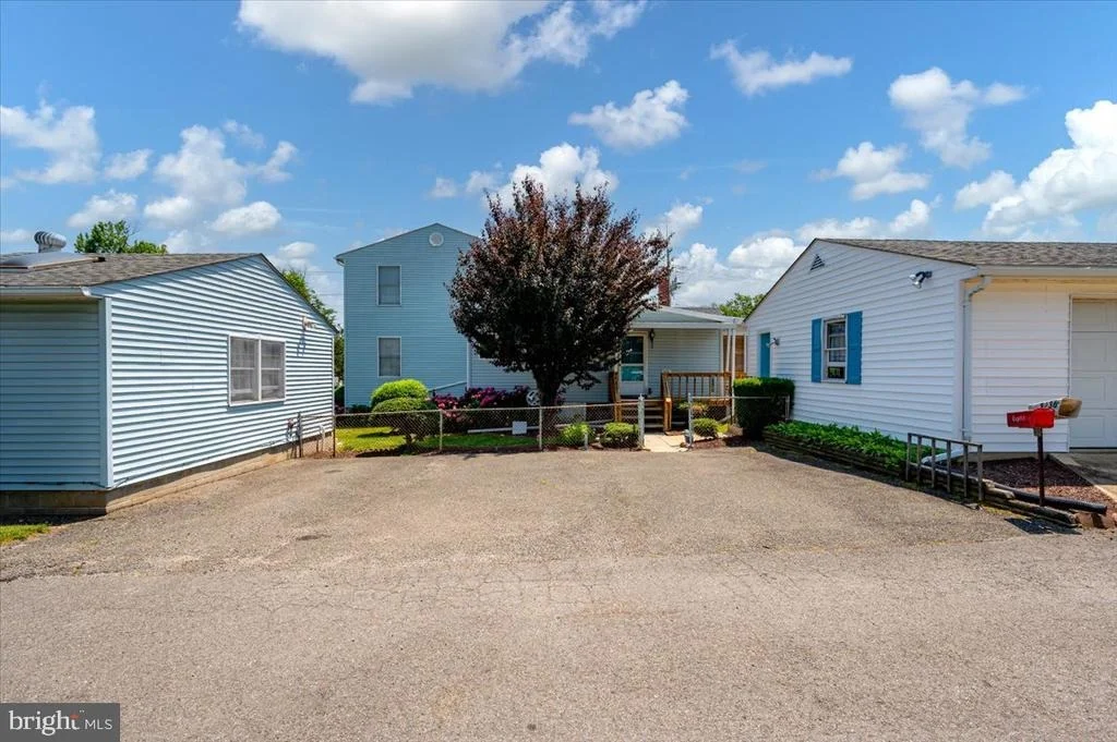 Photo of 8236 BAYSIDE ROAD