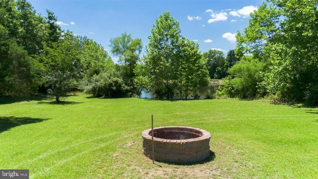 Photo of 1618 EAGLE SCHOOL ROAD