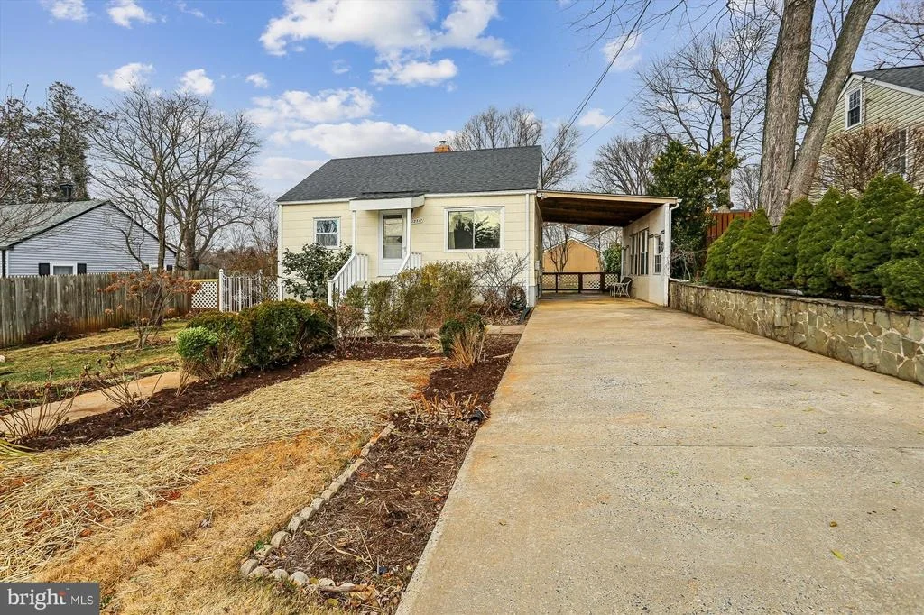 Photo of 12317 MIDDLE ROAD