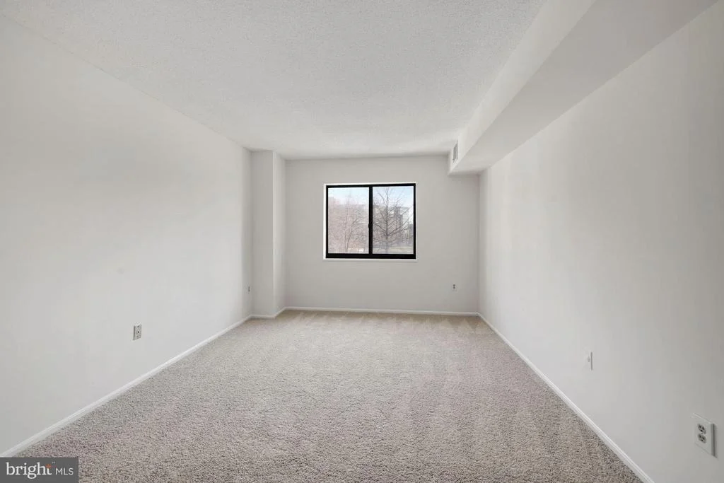 Photo of Unit 3211 at 15115 INTERLACHEN DRIVE