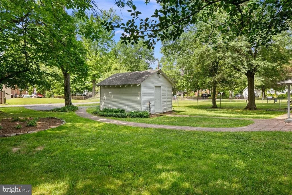 Photo of 4805 CALVERT ROAD