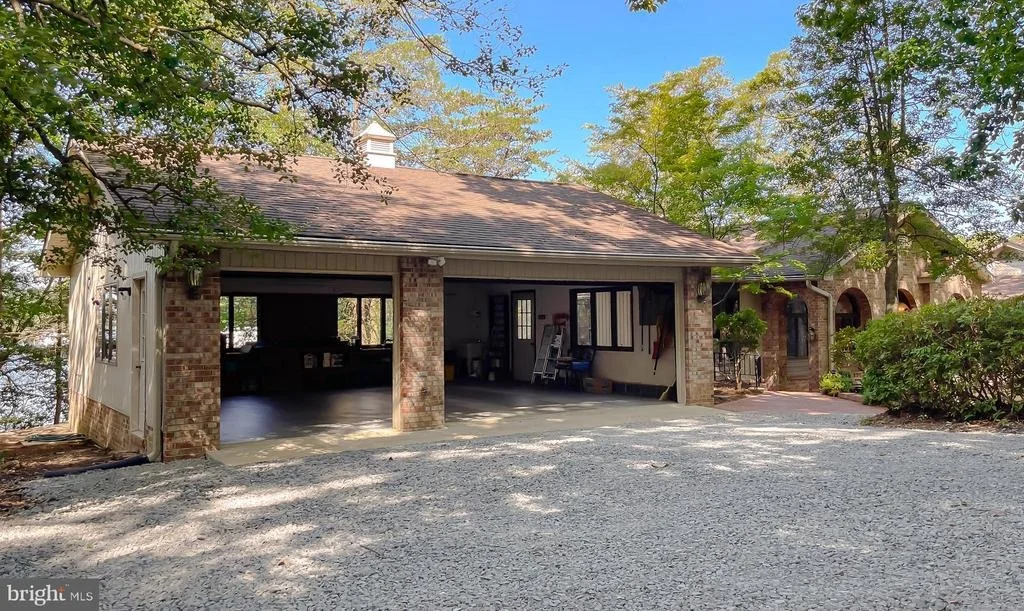 Photo of 222 HARBOR DRIVE