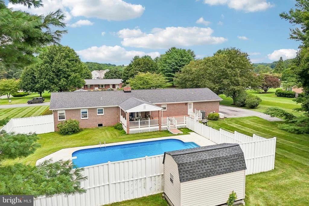 Photo of 2215 CHEROKEE DRIVE
