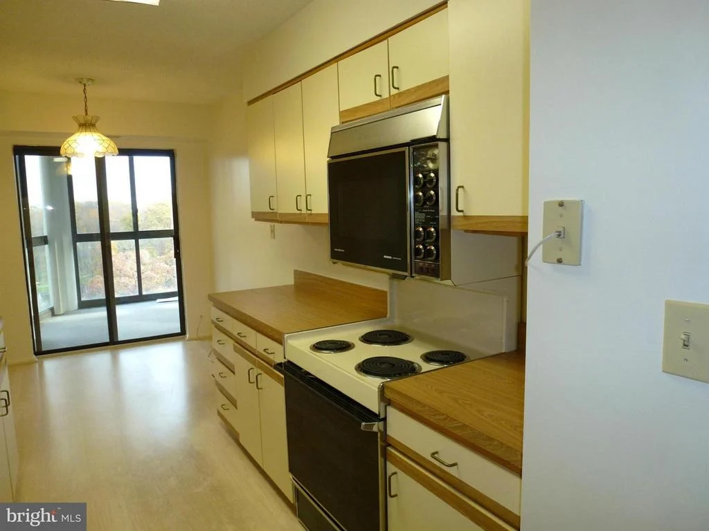 Photo of Unit 3923 at 15115 INTERLACHEN DRIVE