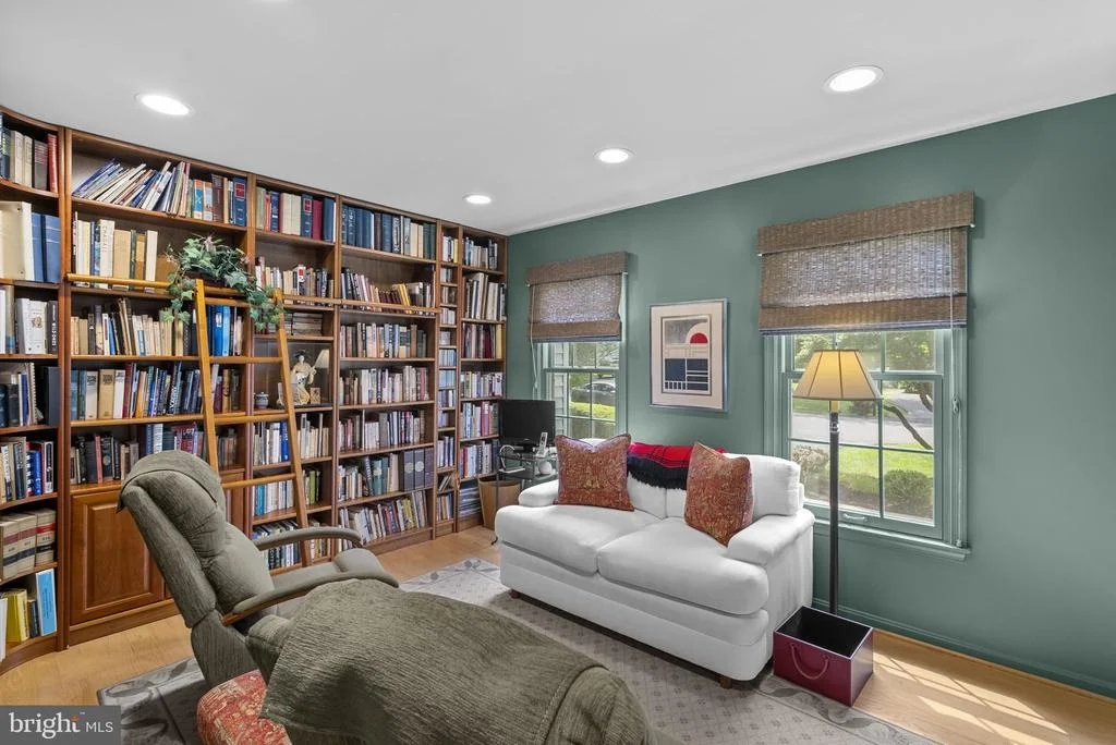 Photo of 4913 CONTINENTAL DRIVE